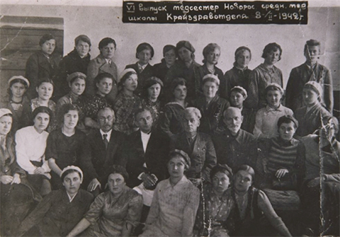 XI выпуск медсестер Новороссийской средней медицинской школы, 1942г.